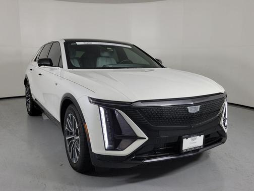 Crystal White Tricoat 2024 Cadillac LYRIQ Sport