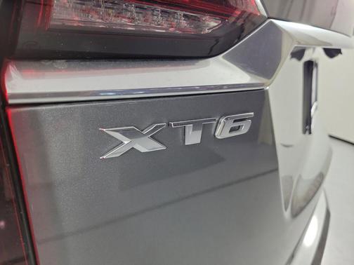 Argent Silver Metallic 2023 Cadillac XT6 Luxury FWD