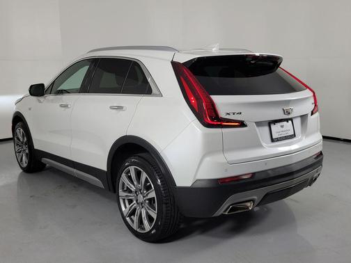 Crystal White Tricoat 2023 Cadillac XT4 Premium Luxury