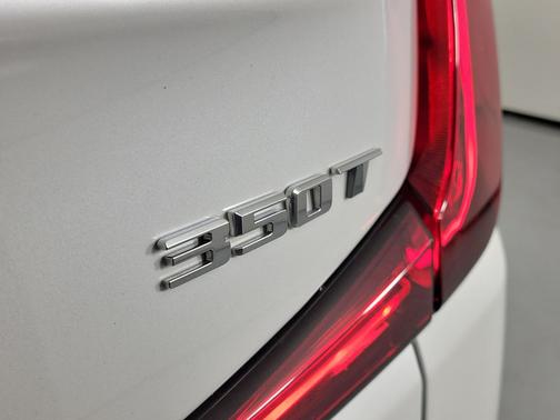 Crystal White Tricoat 2023 Cadillac XT4 Premium Luxury