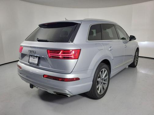2019 Audi Q7 45 Premium Plus