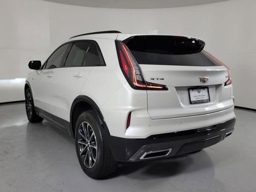 Crystal White Tricoat 2024 Cadillac XT4 Sport