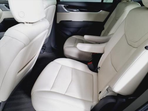 2022 Cadillac XT6 Premium Luxury FWD