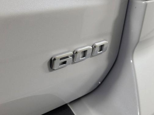 Vibrant White Tricoat 2026 Cadillac Escalade Sport