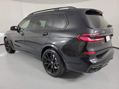 2025 BMW X7 M60i
