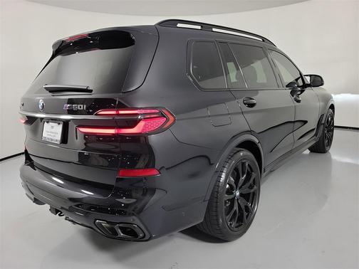 2025 BMW X7 M60i