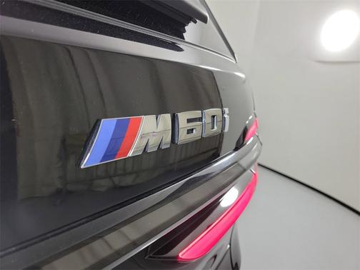 2025 BMW X7 M60i