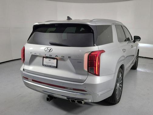 Typhoon Silver 2023 Hyundai PALISADE Calligraphy