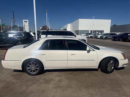 2010 Cadillac DTS Luxury Collection