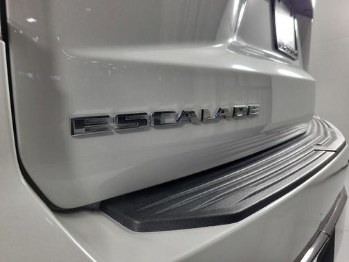 Crystal White Tricoat 2021 Cadillac Escalade Luxury
