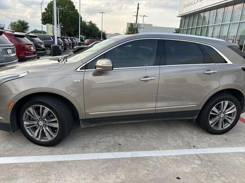 2022 Cadillac XT5 Premium Luxury