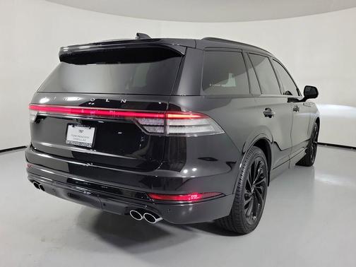 Infinite Black Metallic Clearcoat 2025 Lincoln Aviator Reserve