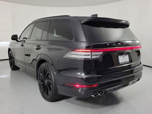 Infinite Black Metallic Clearcoat 2025 Lincoln Aviator Reserve