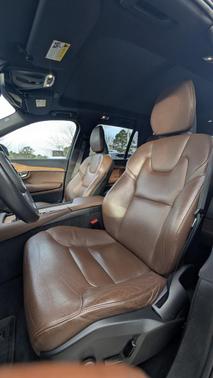 2022 Volvo XC90 T6 Momentum