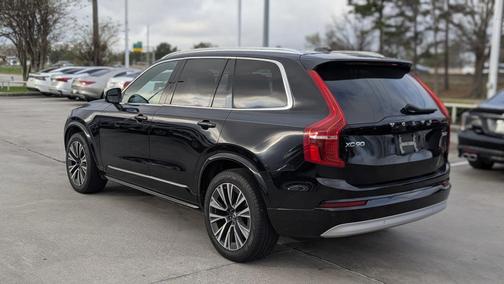 2022 Volvo XC90 T6 Momentum