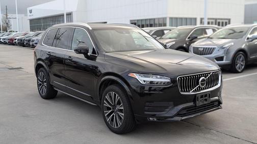 2022 Volvo XC90 T6 Momentum