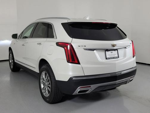 Crystal White Tricoat 2020 Cadillac XT5 Premium Luxury