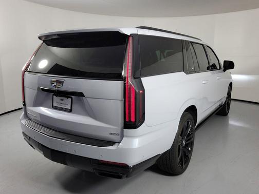 Vibrant White Tricoat 2026 Cadillac Escalade ESV Sport Platinum