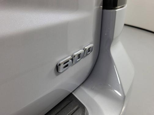 Vibrant White Tricoat 2026 Cadillac Escalade ESV Sport Platinum