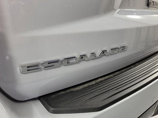 Vibrant White Tricoat 2026 Cadillac Escalade ESV Sport Platinum