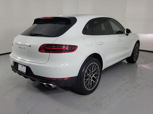 White 2018 Porsche Macan Macan