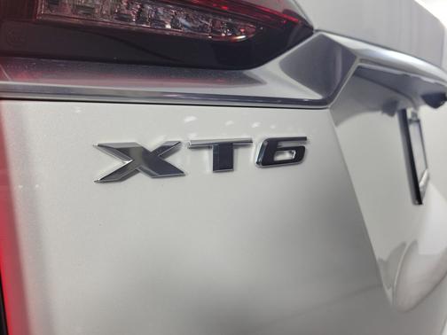 Crystal White Tricoat 2023 Cadillac XT6 Premium Luxury