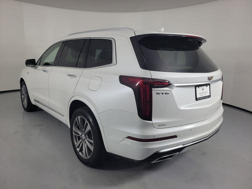 Crystal White Tricoat 2023 Cadillac XT6 Premium Luxury