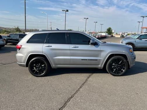 2020 Jeep Grand Cherokee LAREDO