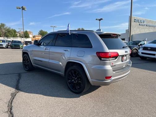 2020 Jeep Grand Cherokee LAREDO