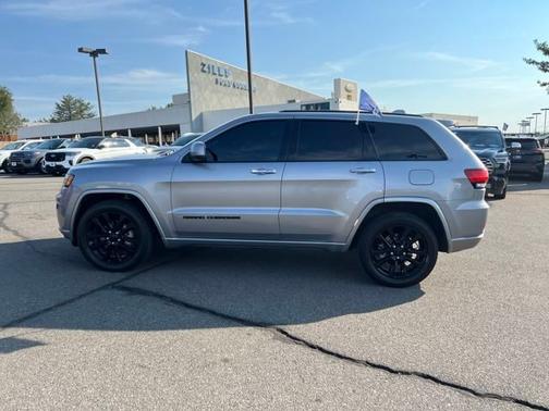 2020 Jeep Grand Cherokee LAREDO