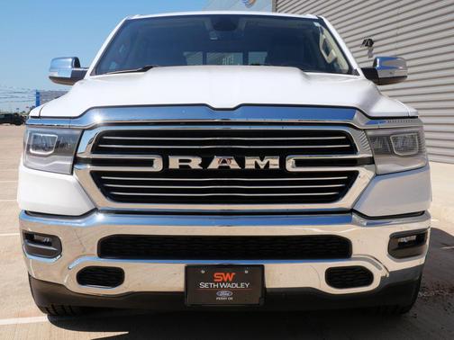 Bright White Clearcoat 2020 RAM 1500 Laramie