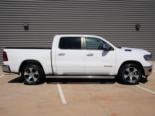 Bright White Clearcoat 2020 RAM 1500 Laramie