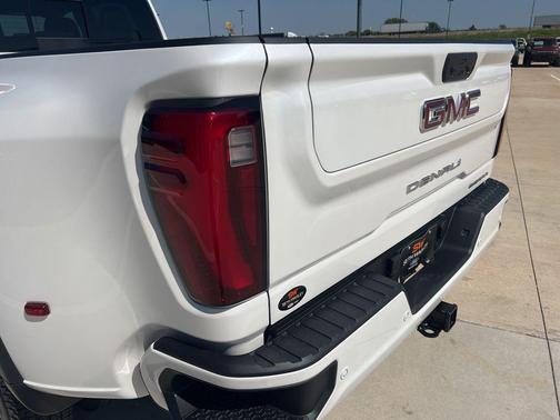 2025 GMC Sierra 3500 Denali