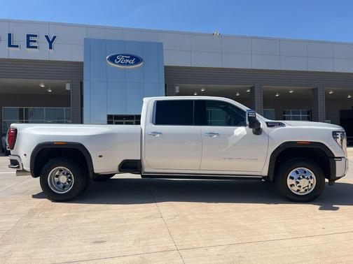 2025 GMC Sierra 3500 Denali