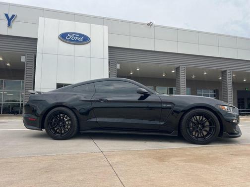 2020 Ford Shelby GT350 Base