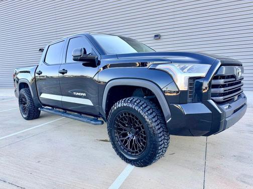 Midnight Black Metallic 2022 Toyota Tundra SR5