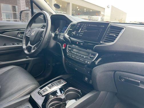 2022 Honda Pilot Touring 8-Passenger