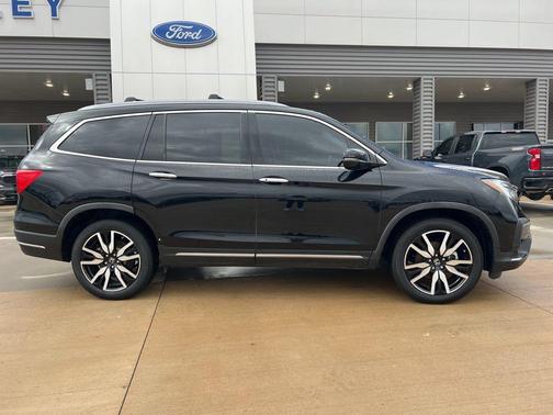 2022 Honda Pilot Touring 8-Passenger