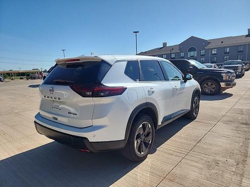 Everest White Pearl 2024 Nissan Rogue SV