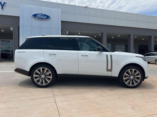 2023 Land Rover Range Rover P530 SE