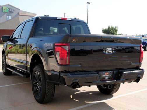 Agate Black Metallic 2026 Ford F-150 XLT