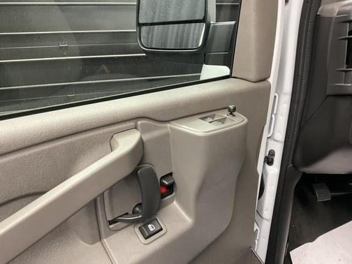 2025 Chevrolet Express 3500 LT