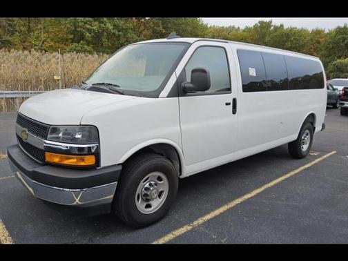 2025 Chevrolet Express 3500 LT