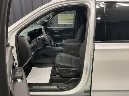 2025 Chevrolet Suburban RST