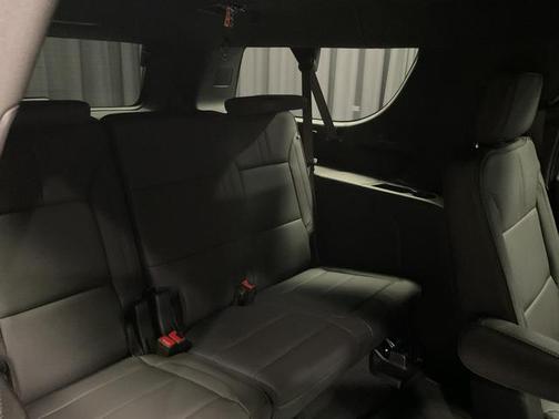 2025 Chevrolet Suburban RST