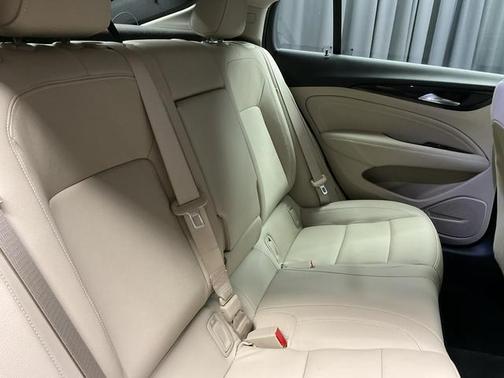 2018 Buick Regal Sportback Essence