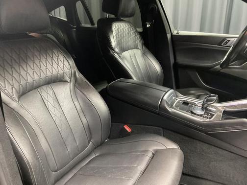 2022 BMW X6 M50i