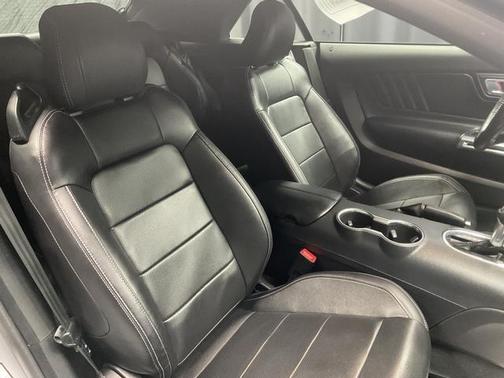 2022 Ford Mustang EcoBoost