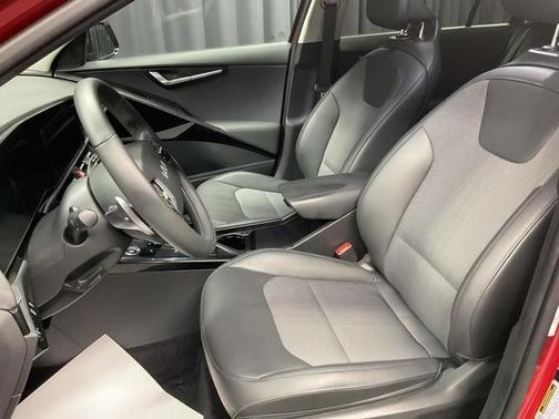 2024 Kia Niro EX Touring