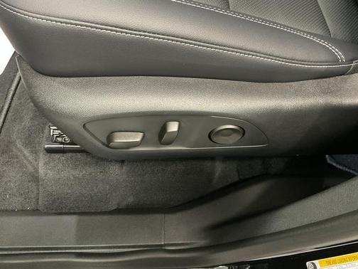 Mosaic Black Metallic 2026 Chevrolet Traverse LT